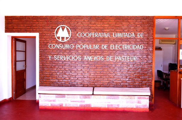 2 LETRAS COOPERATIVA RECEPCIÓN